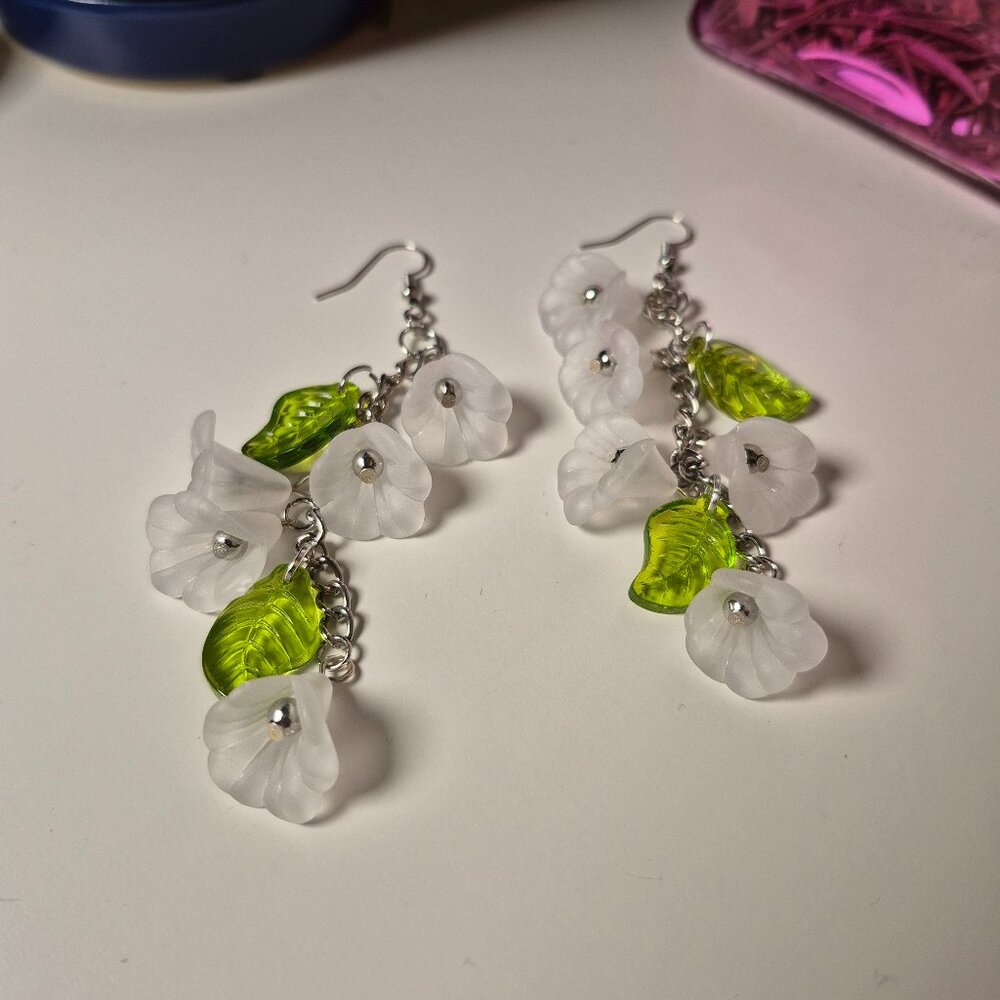 White Trumpet Flower Handmade Earrings - Picture 2 of 7